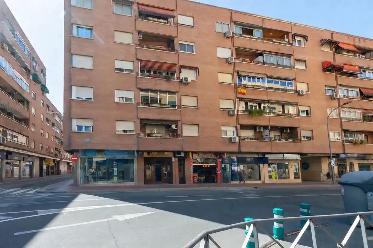 Vista exterior de Piso en venta en Alcalá de Henares con Calefacción, Parquet y Terraza