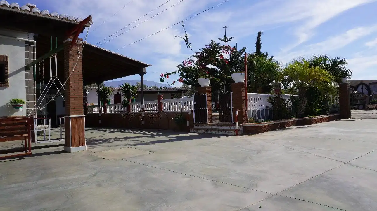 Vista exterior de Finca rústica en venta en Motril con Terraza, Piscina y Amueblado