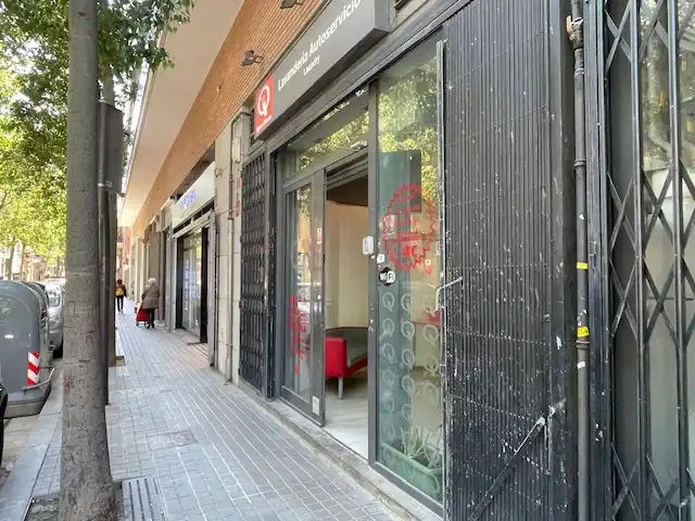 Local comercial en venda a Carrer de Galileu, imagen 2