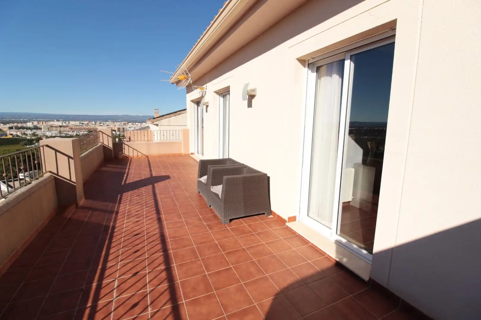 Terrassa de Casa o xalet en venda en Alzira amb Aire condicionat, Jardí privat i Parquet