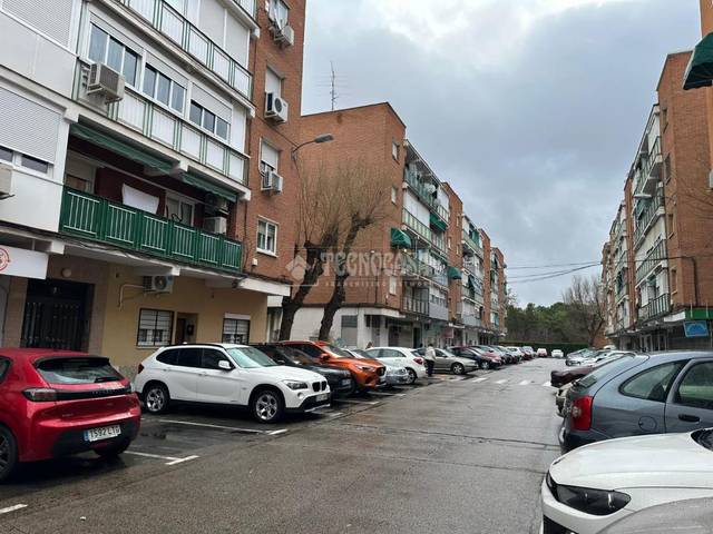 Local comercial en Venta en Reyes Católicos