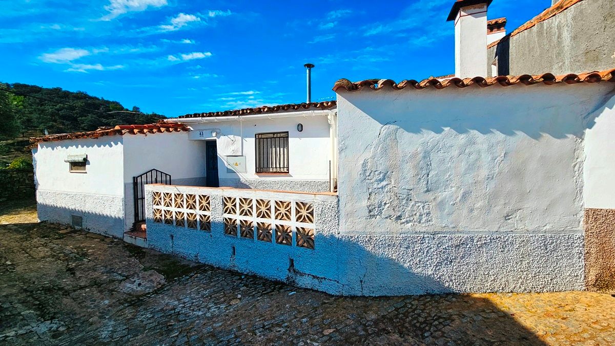 Vista exterior de Casa o xalet en venda en Almonaster la Real amb Terrassa