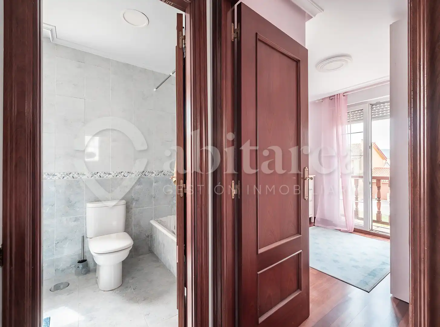 Bathroom of Houses for sale in Castañeda  with Heating, Private garden and Parquet flooring