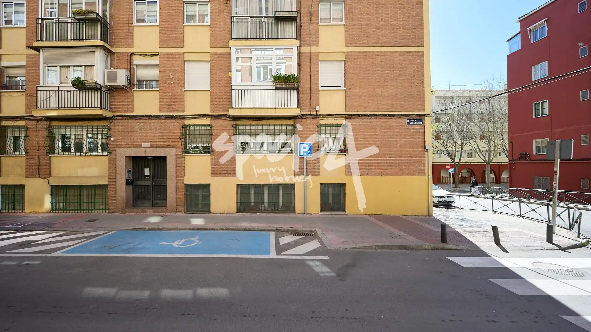 Vista exterior de Piso en venta en  Madrid Capital con Alarma