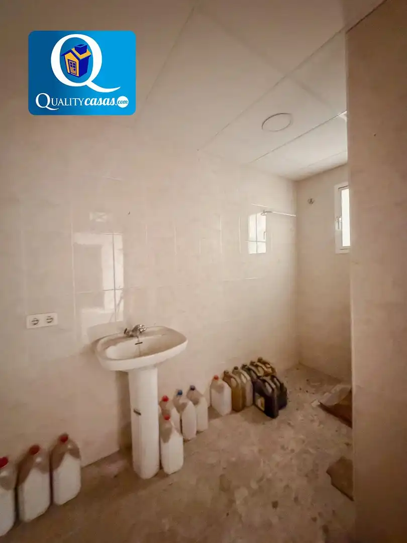 Badezimmer von Fabrikhallen zum Verkauf in Alicante / Alacant