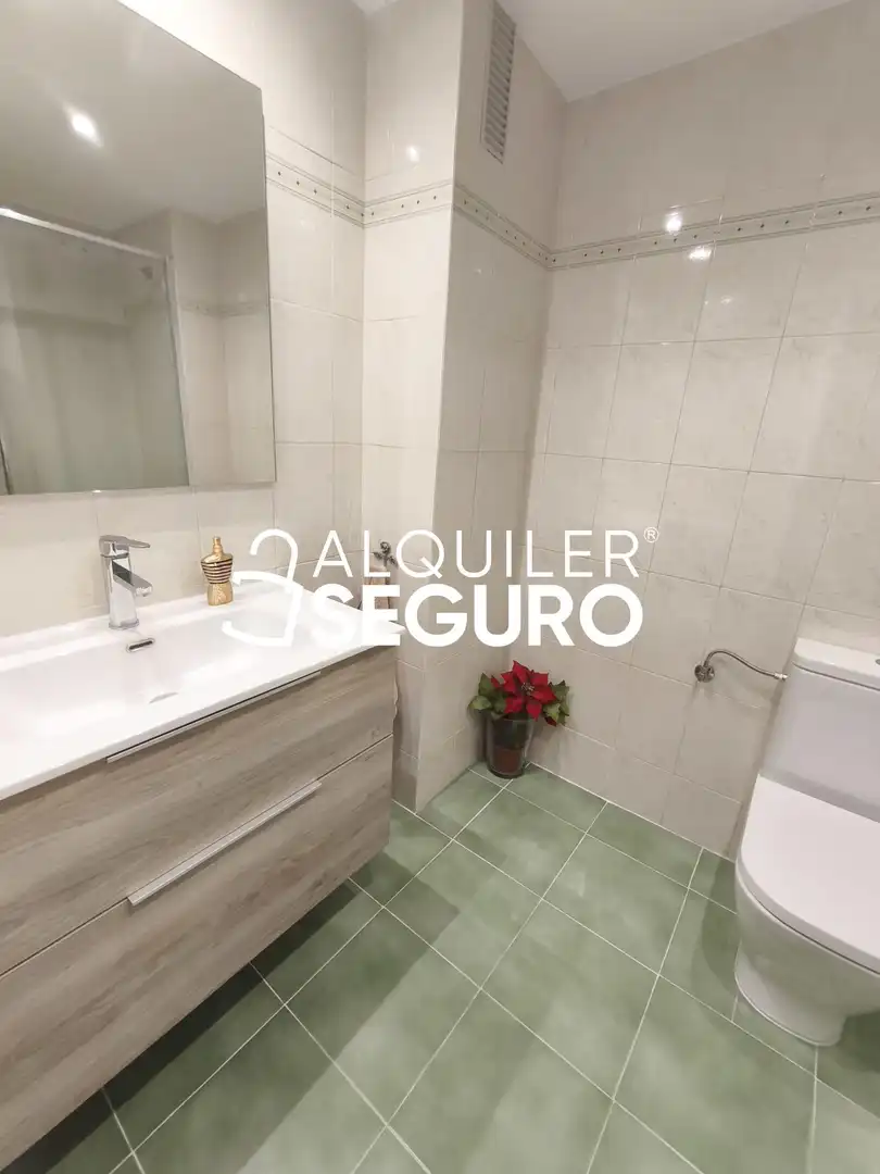 Baño de Piso de alquiler en Zaragoza con Aire acondicionado, Calefacción y Terraza