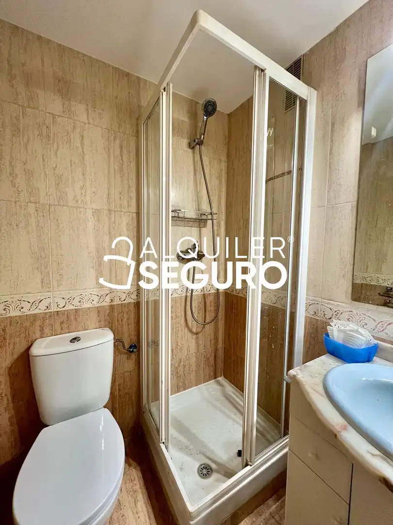 Baño de Piso de alquiler en Madrid con Aire acondicionado, Calefacción y Piscina