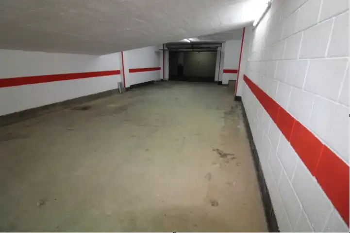 Parkplatz von Garage zum Verkauf in Santander