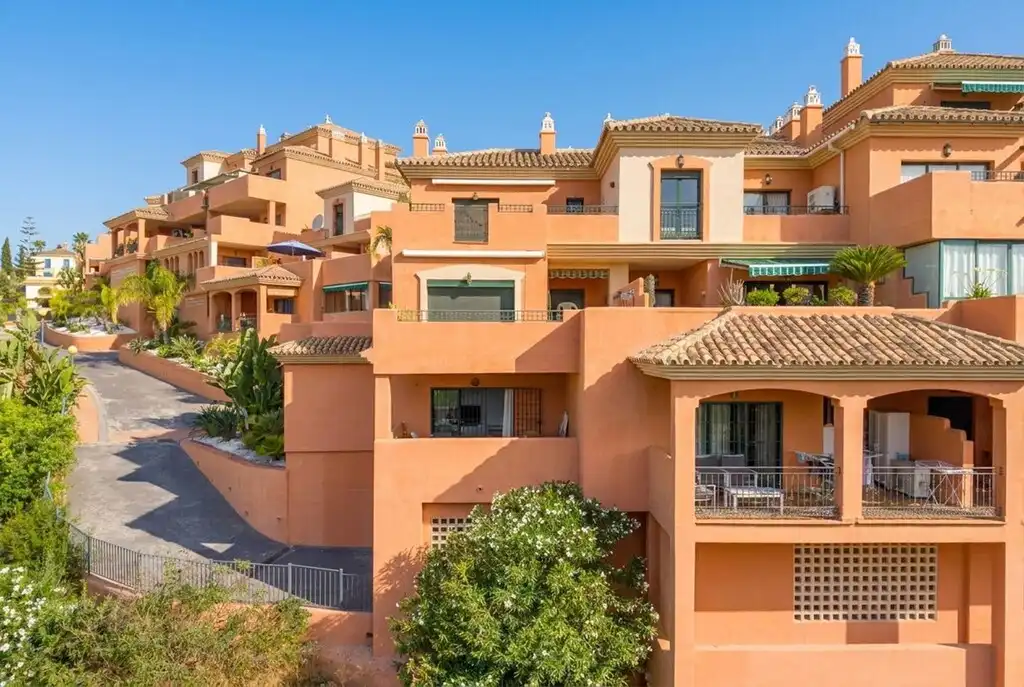 Bajo con piscina en venta en Elviria - Cabopino