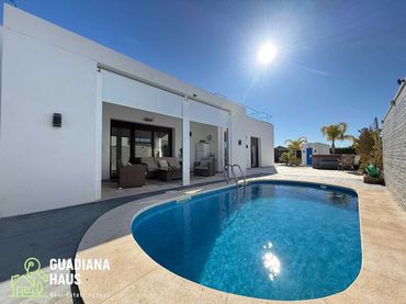 Villa con piscina in vendita a FERNANDO DE ROJAS 1921