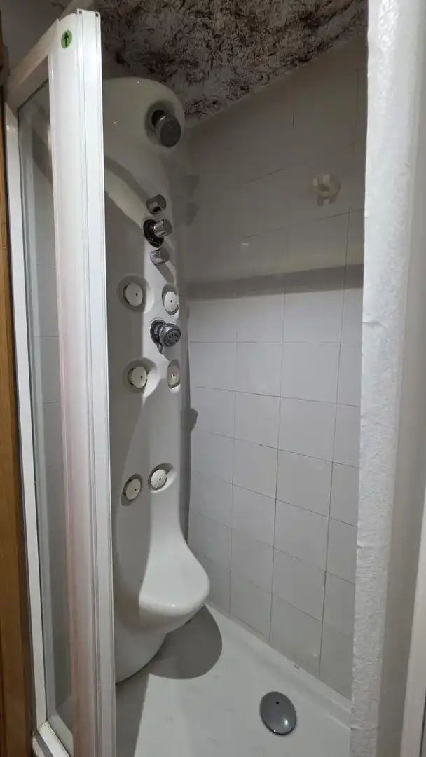 Bathroom of Flat for rent in Granada  with Air Conditioner, Heating and Furnished