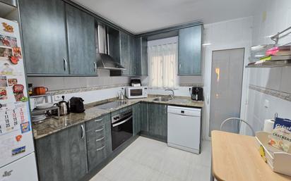 Kitchen of Flat for sale in Sant Esteve Sesrovires  with Air Conditioner, Heating and Oven