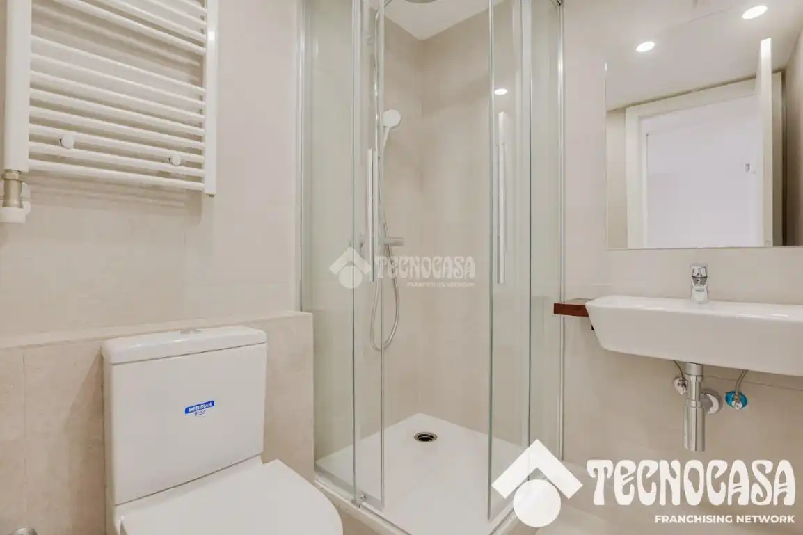 Bany de Pis en venda en Barcelona amb Aire condicionat i Parquet