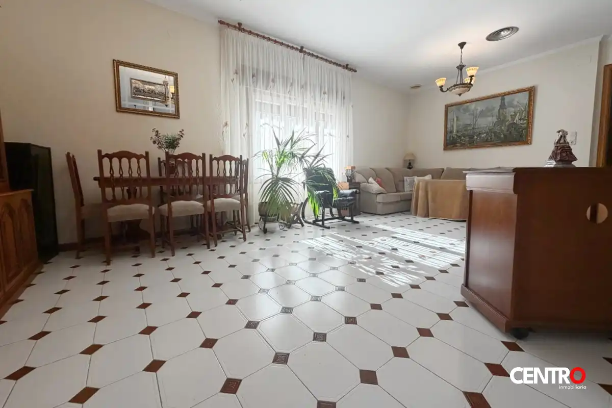 Sala d'estar de Pis en venda en La Zubia amb Aire condicionat, Calefacció i Jardí privat
