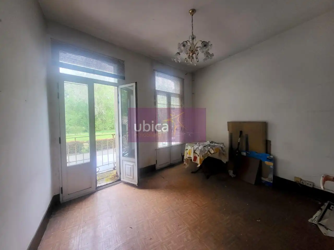 Dormitori de Casa adosada en venda en Vigo  amb Jardí privat