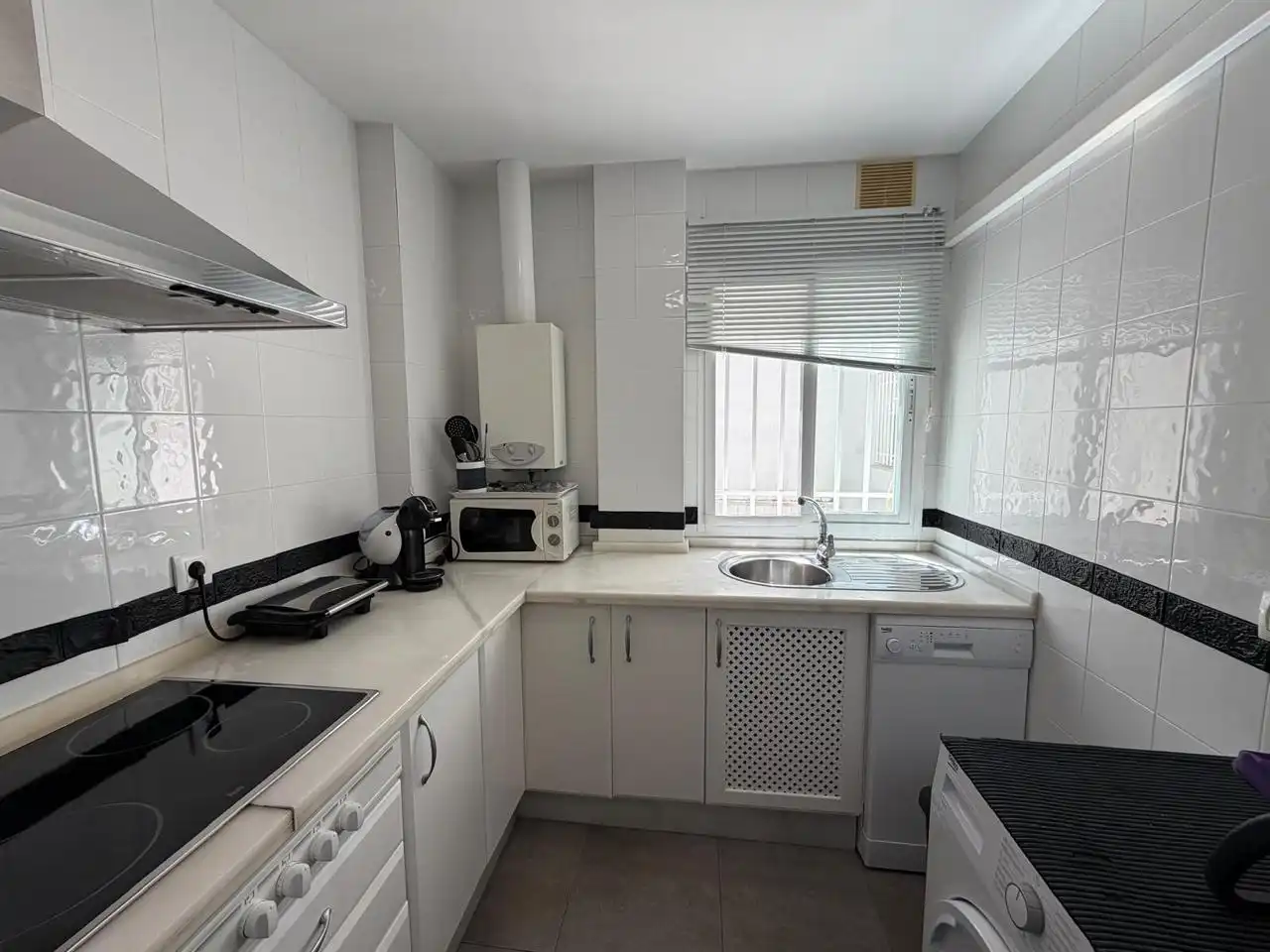 Kitchen of Flat for sale in Sanlúcar de Barrameda  with Air Conditioner, Terrace and Furnished