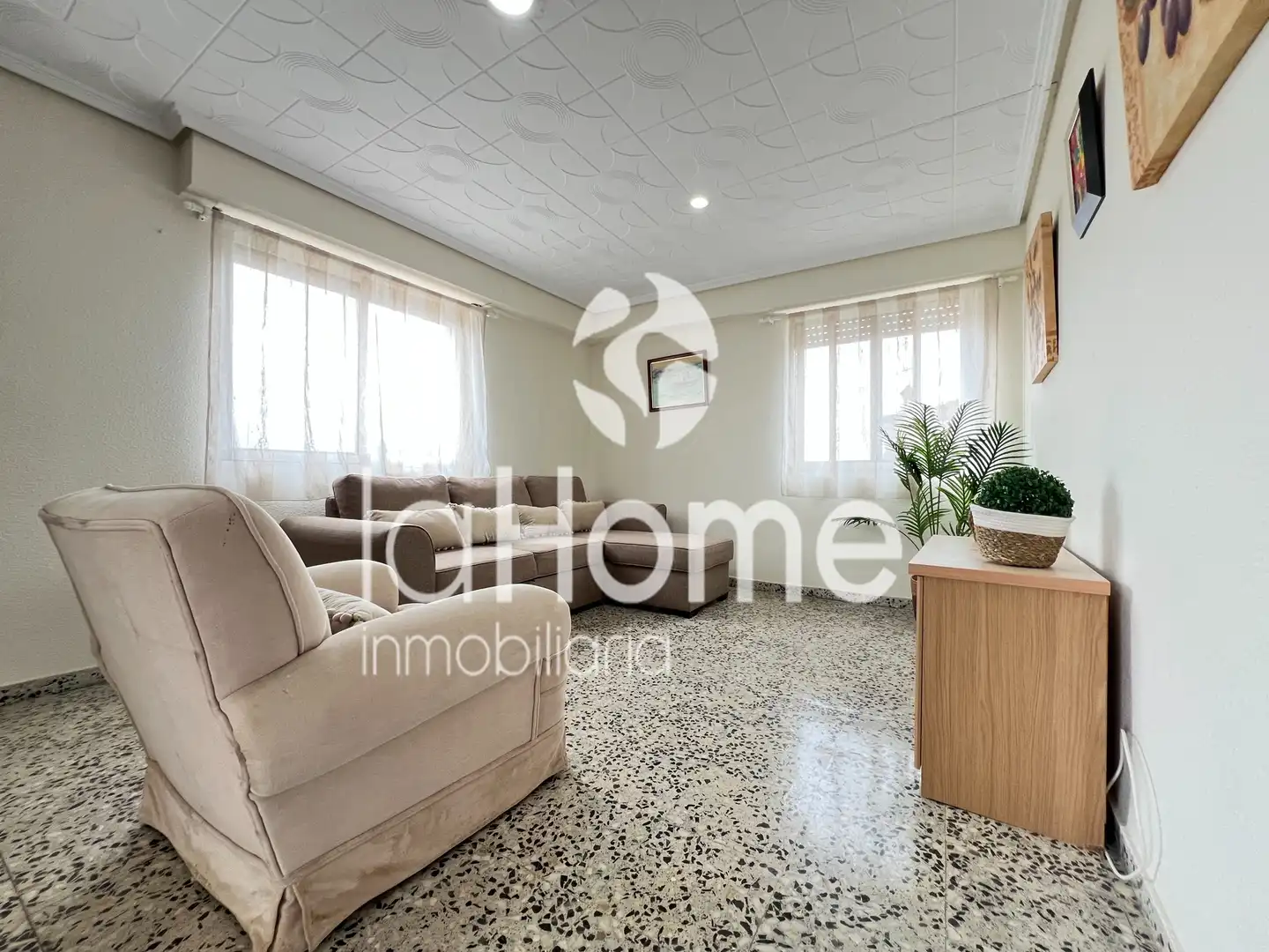 Sala d'estar de Casa o xalet en venda en Paterna amb Aire condicionat, Jardí privat i Terrassa