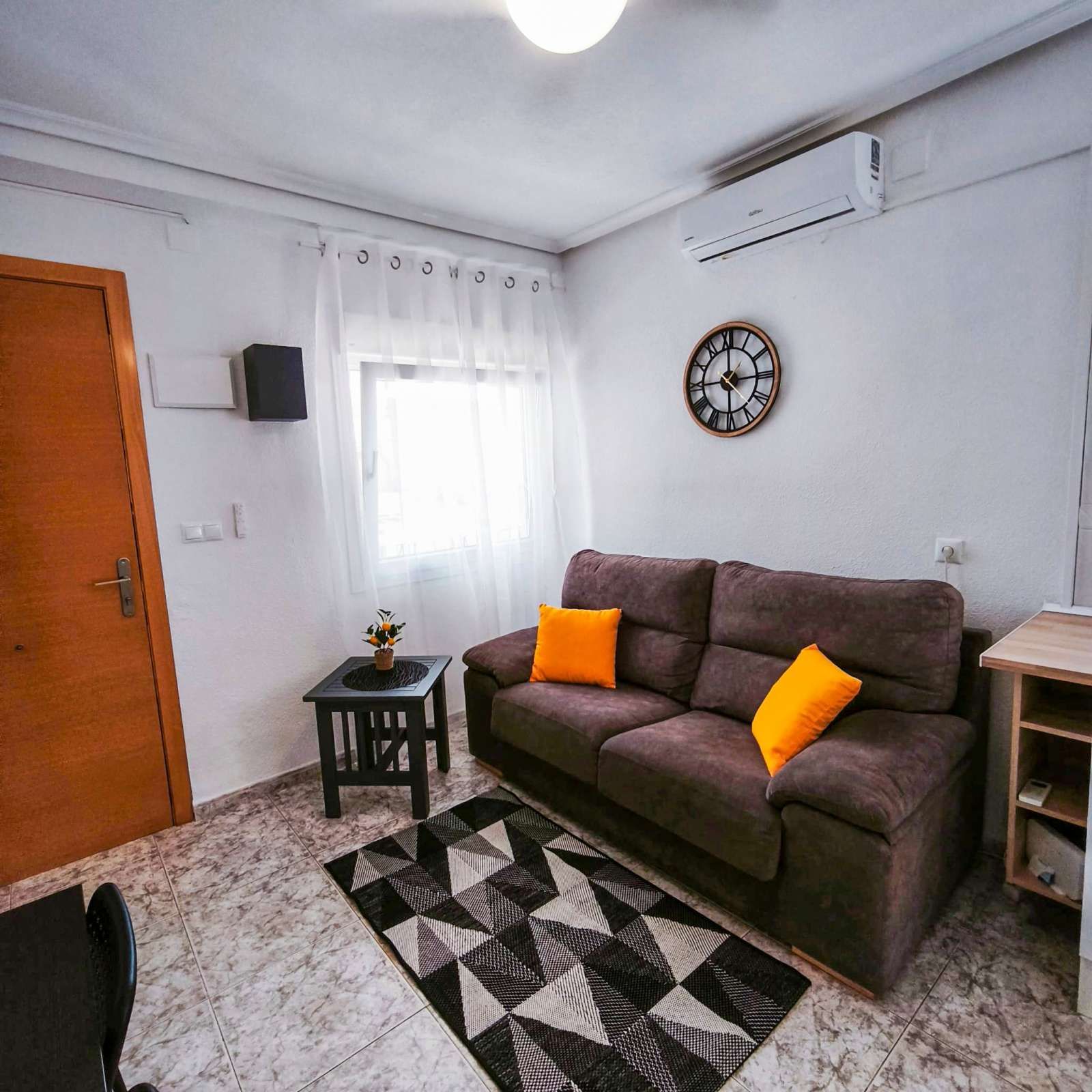 Sala d'estar de Apartament per a compartir en Santa Pola amb Aire condicionat i Terrassa