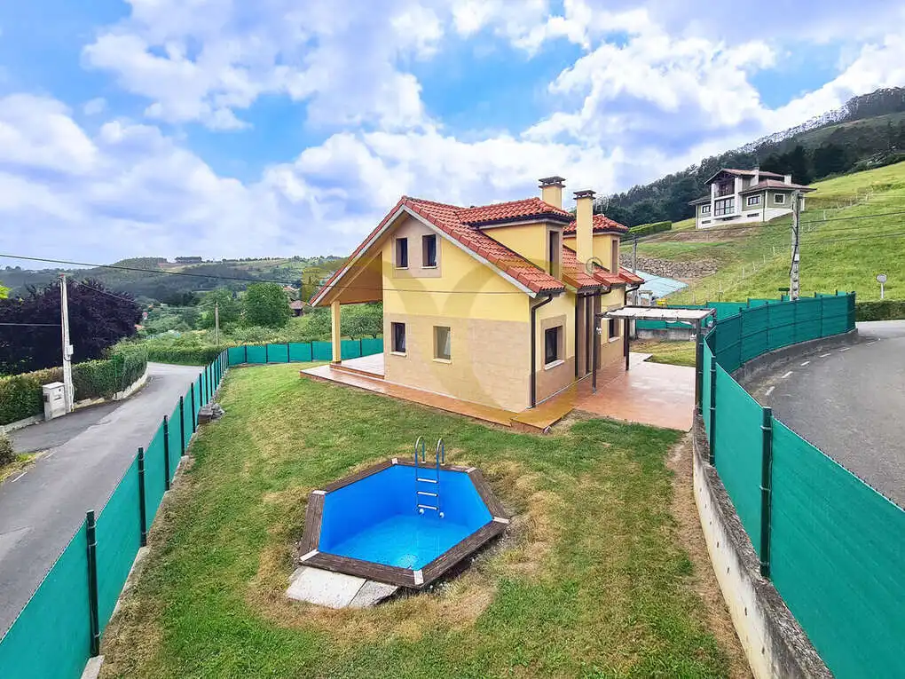 Piscina de Casa o chalet en venta en Gijón  con Calefacción, Jardín privado y Balcón