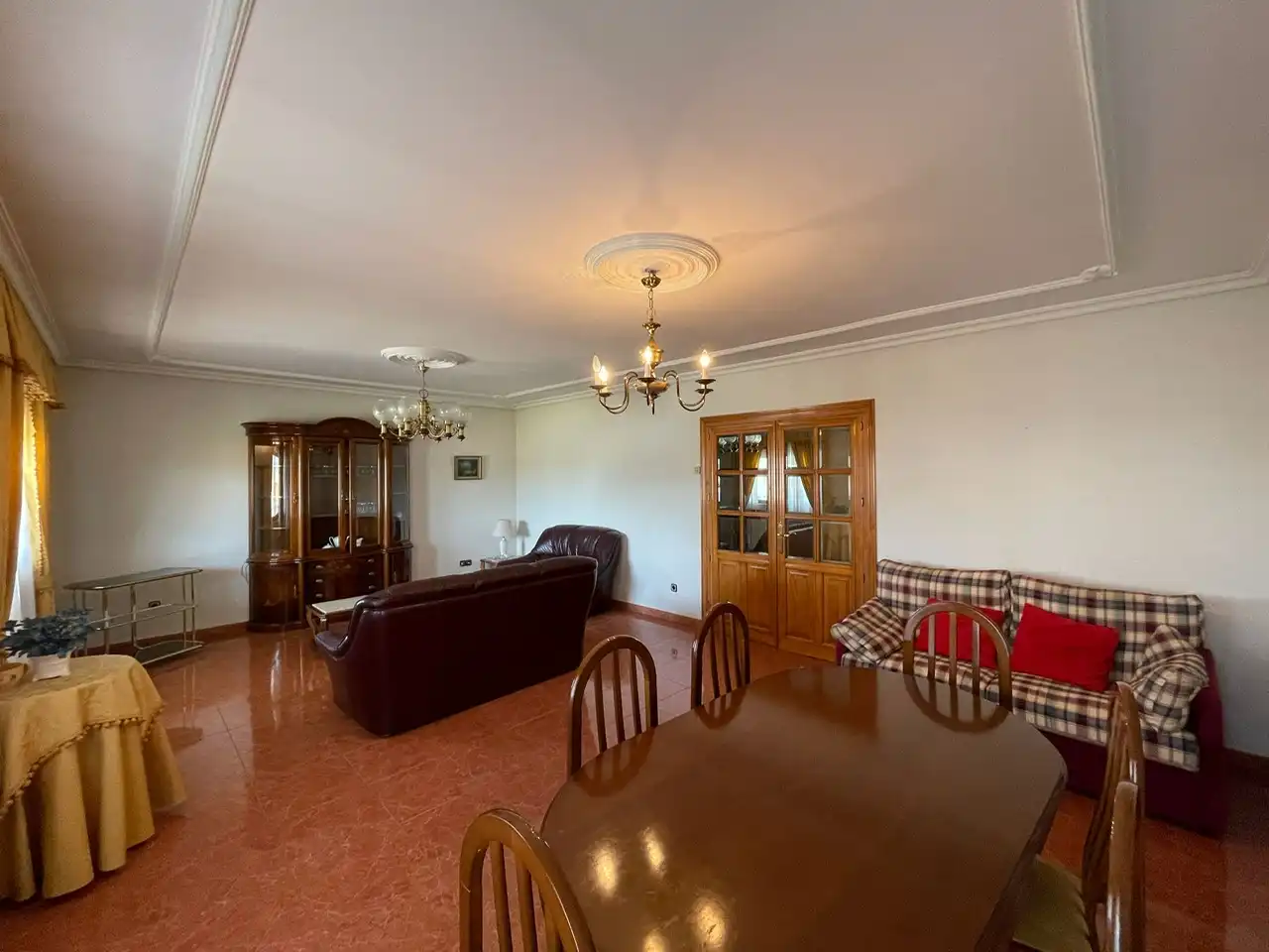 Sala d'estar de Pis en venda en Valoria la Buena amb Calefacció, Terrassa i Moblat
