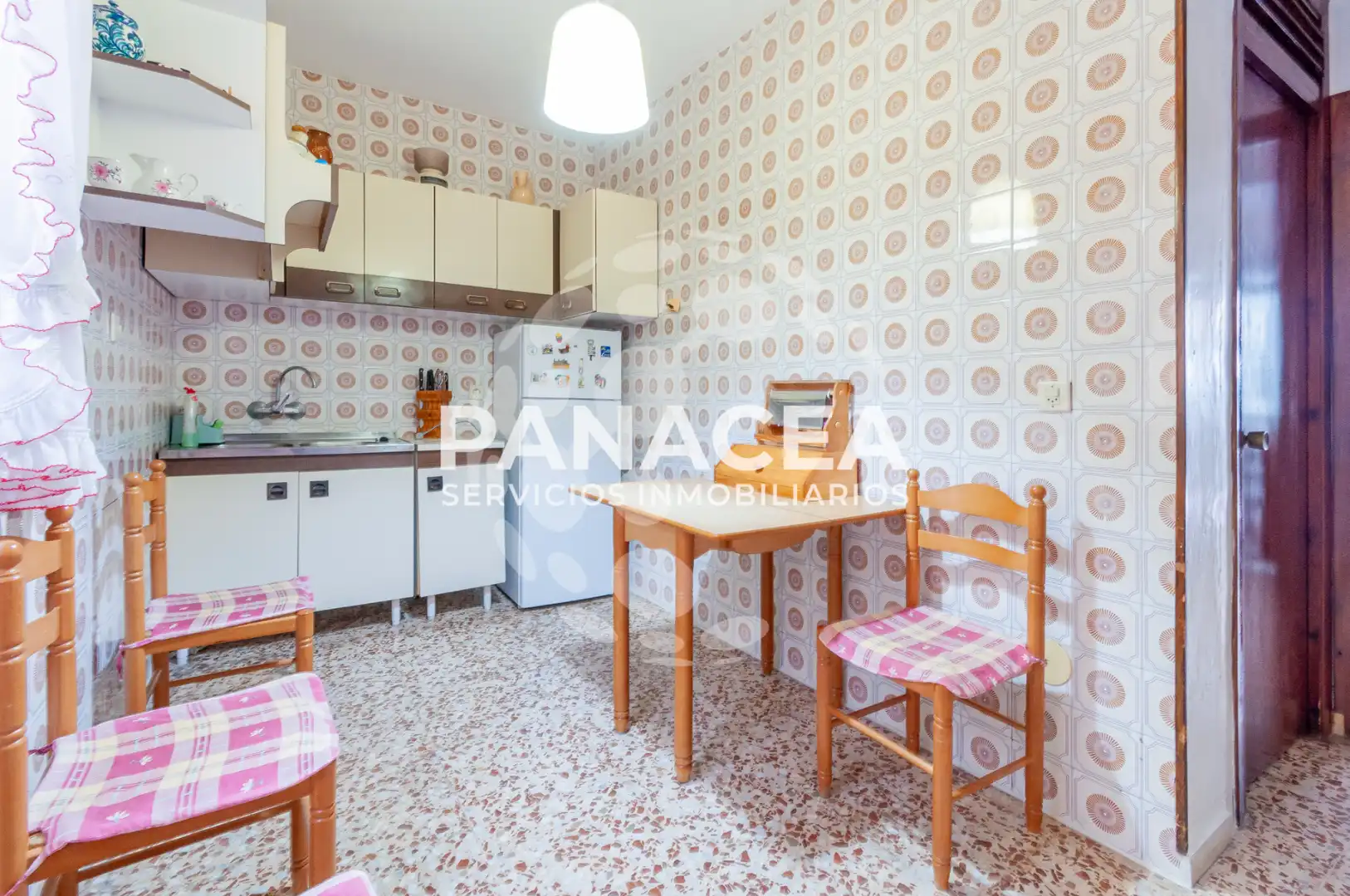 Cuina de Casa o xalet en venda en Roquetas de Mar amb Aire condicionat, Jardí privat i Moblat