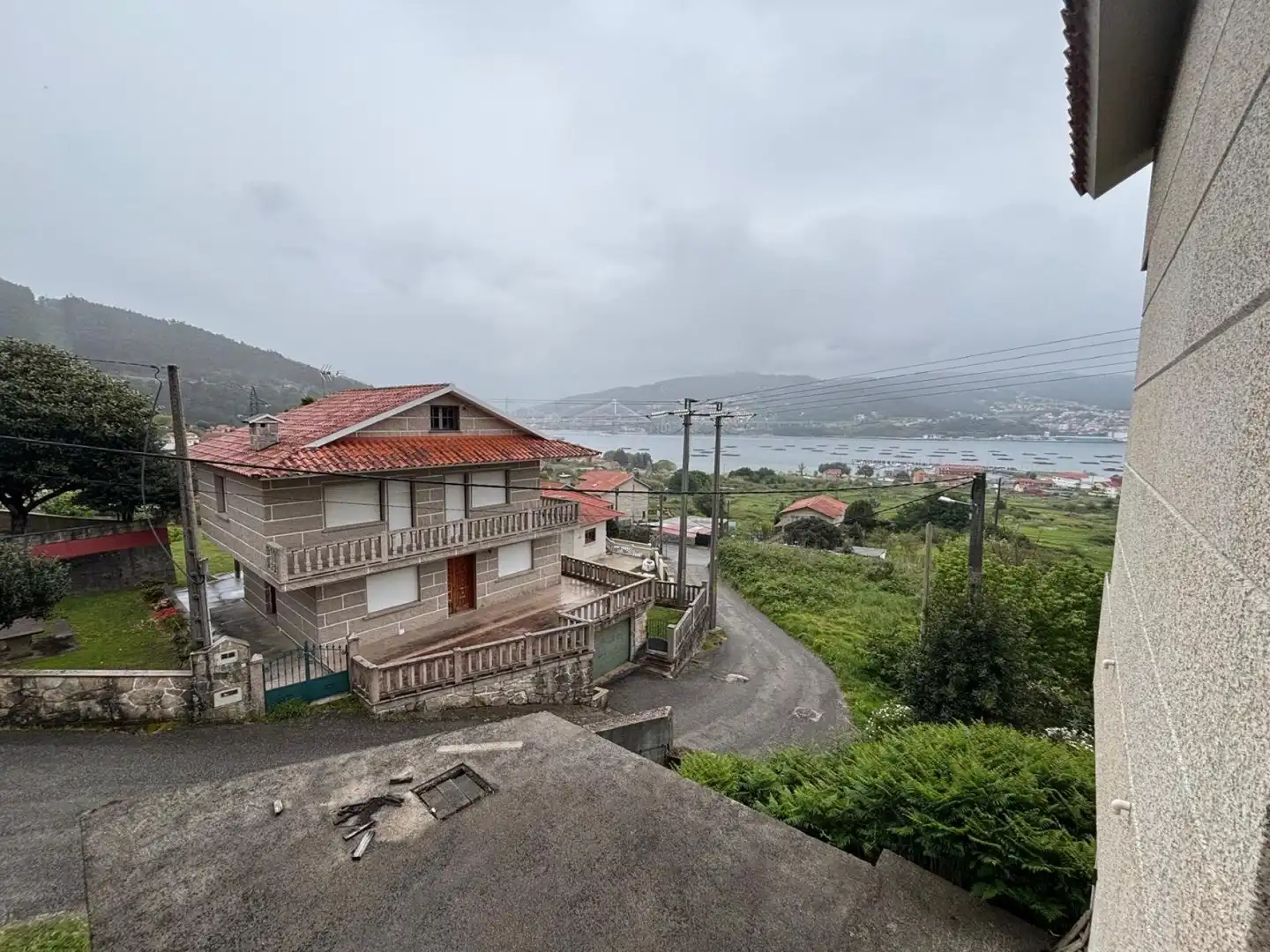 Vista exterior de Casa o xalet en venda en Moaña amb Balcó