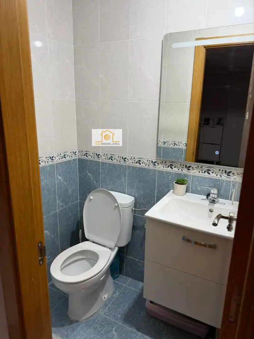 Badezimmer von Dachboden zum Verkauf in León Capital  mit Heizung, Parkett und Möbliert