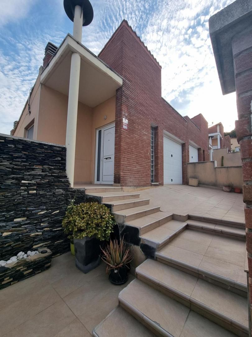 Exterior view of Single-family semi-detached for sale in Calafell  with Swimming Pool