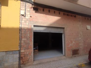 Locale commerciale in vendita a Calle Maestra Doña Pilar 30