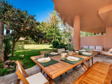 Bajo con piscina en venta en Nueva Andalucía