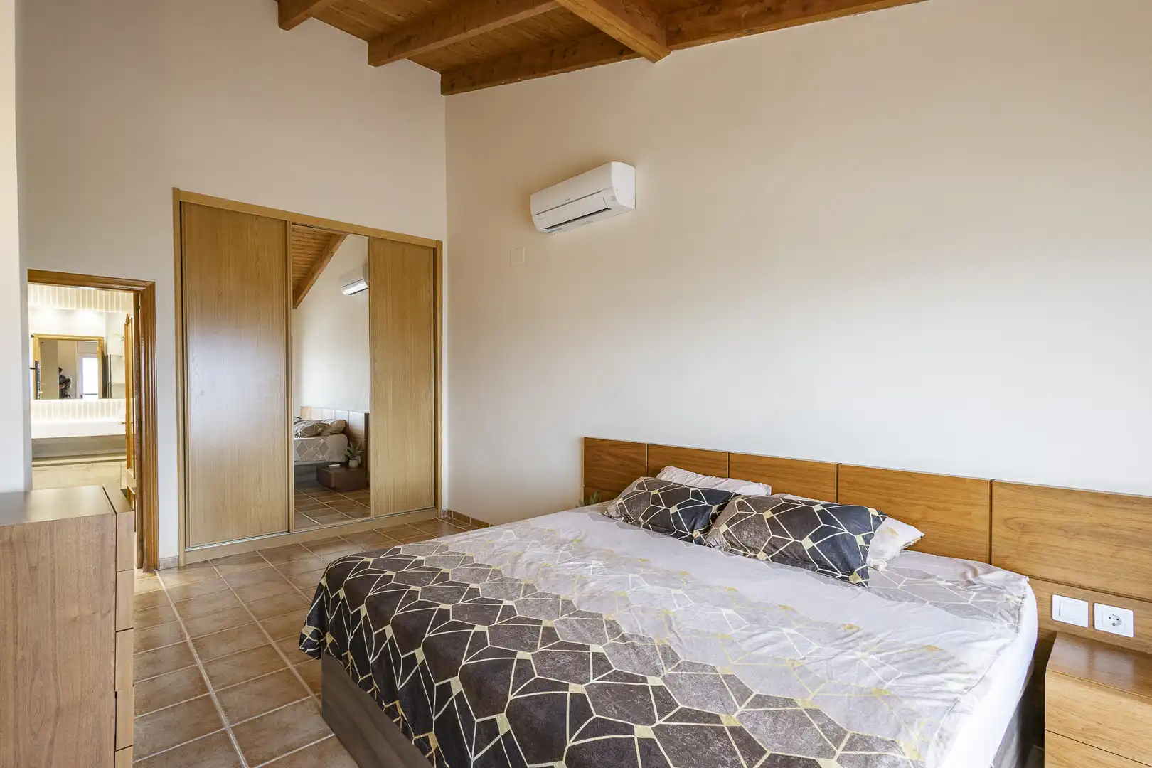 Schlafzimmer von Haus oder Chalet zur Miete in Sitges mit Klimaanlage, Heizung und Privatgarten