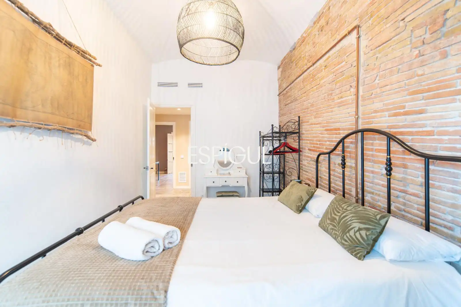 Schlafzimmer von Wohnung zum Verkauf in Girona mit Klimaanlage, Heizung und Terrasse