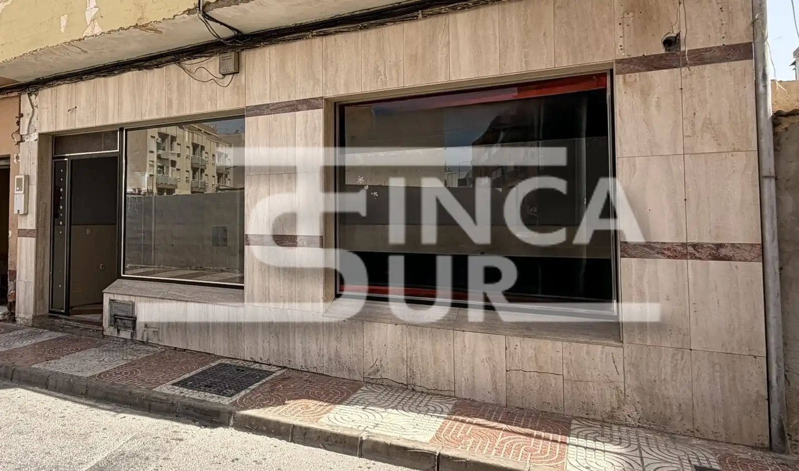 Local comercial en venta en Avenida Luis Buñuel 6, imagen 2