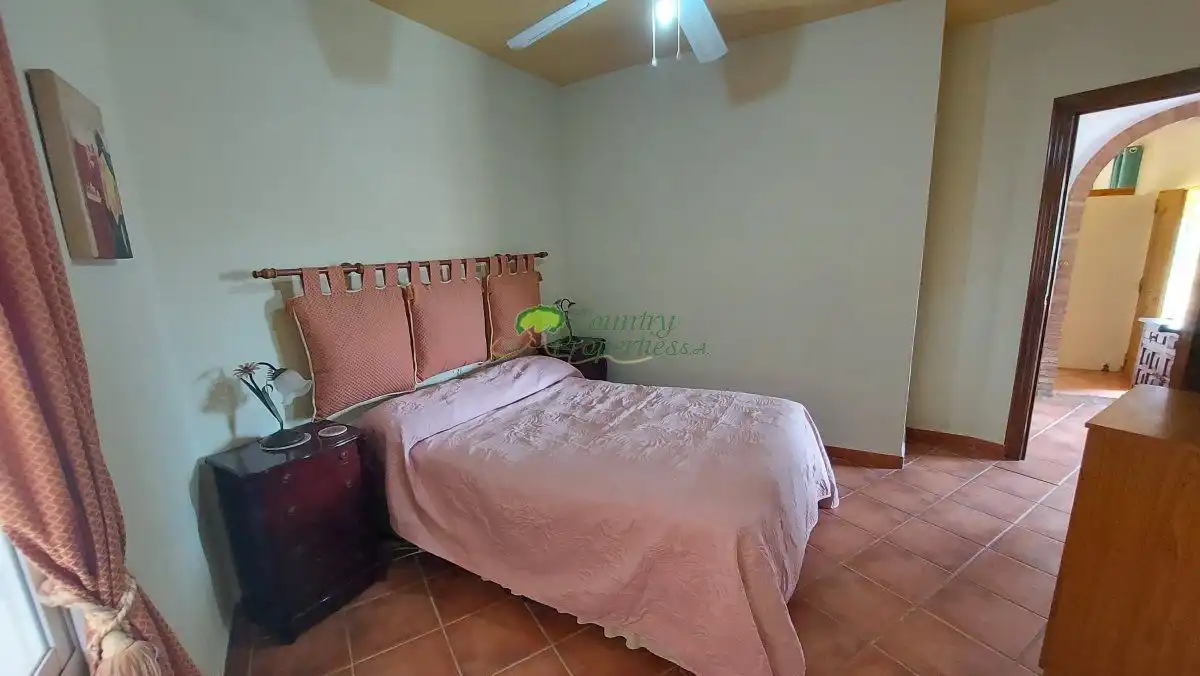 Habitación de Finca rústica en venta en Vélez-Málaga con Aire acondicionado, Terraza y Trastero
