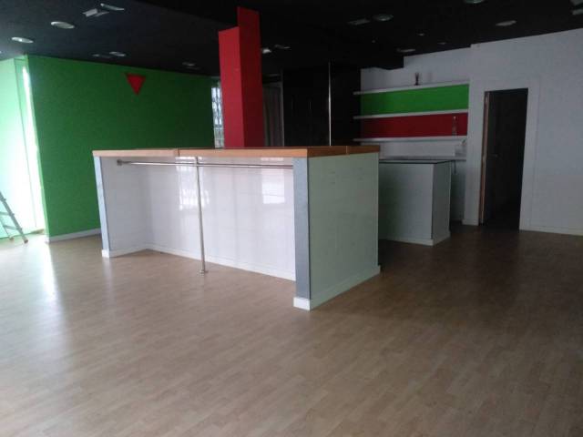 Local comercial en Alquiler en Els Pavos