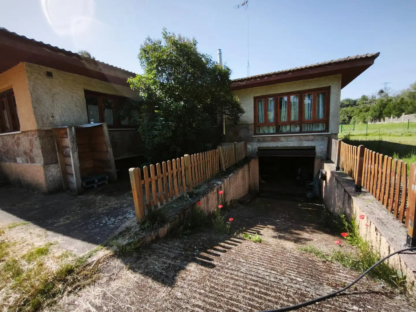 Vista exterior de Casa o chalet en venta en San Andrés del Rabanedo con Calefacción, Terraza y Piscina