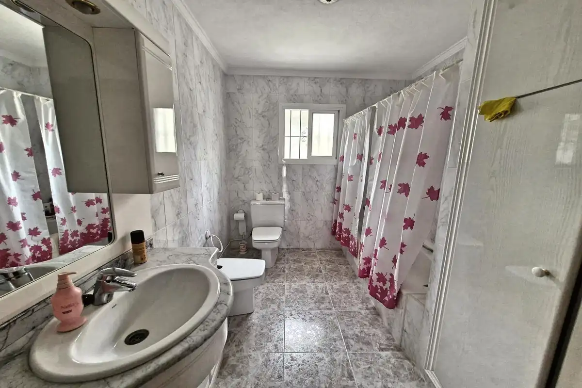 Terraced house with garden for sale in Guaro, imagen 15