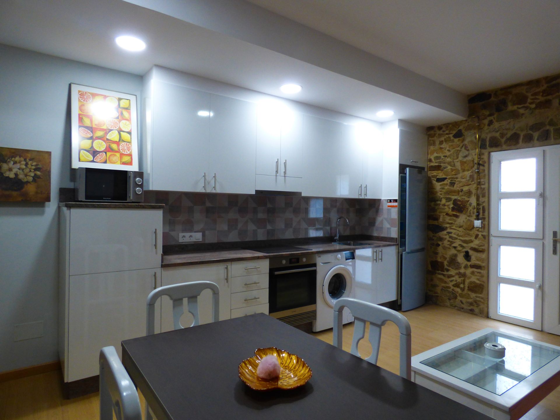 Cuina de Apartament de lloguer en Vigo  amb Moblat, Forn i Rentadora