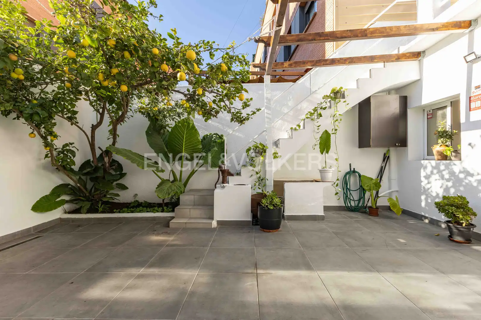 Terraza de Casa o chalet en venta en El Prat de Llobregat con Aire acondicionado, Calefacción y Jardín privado