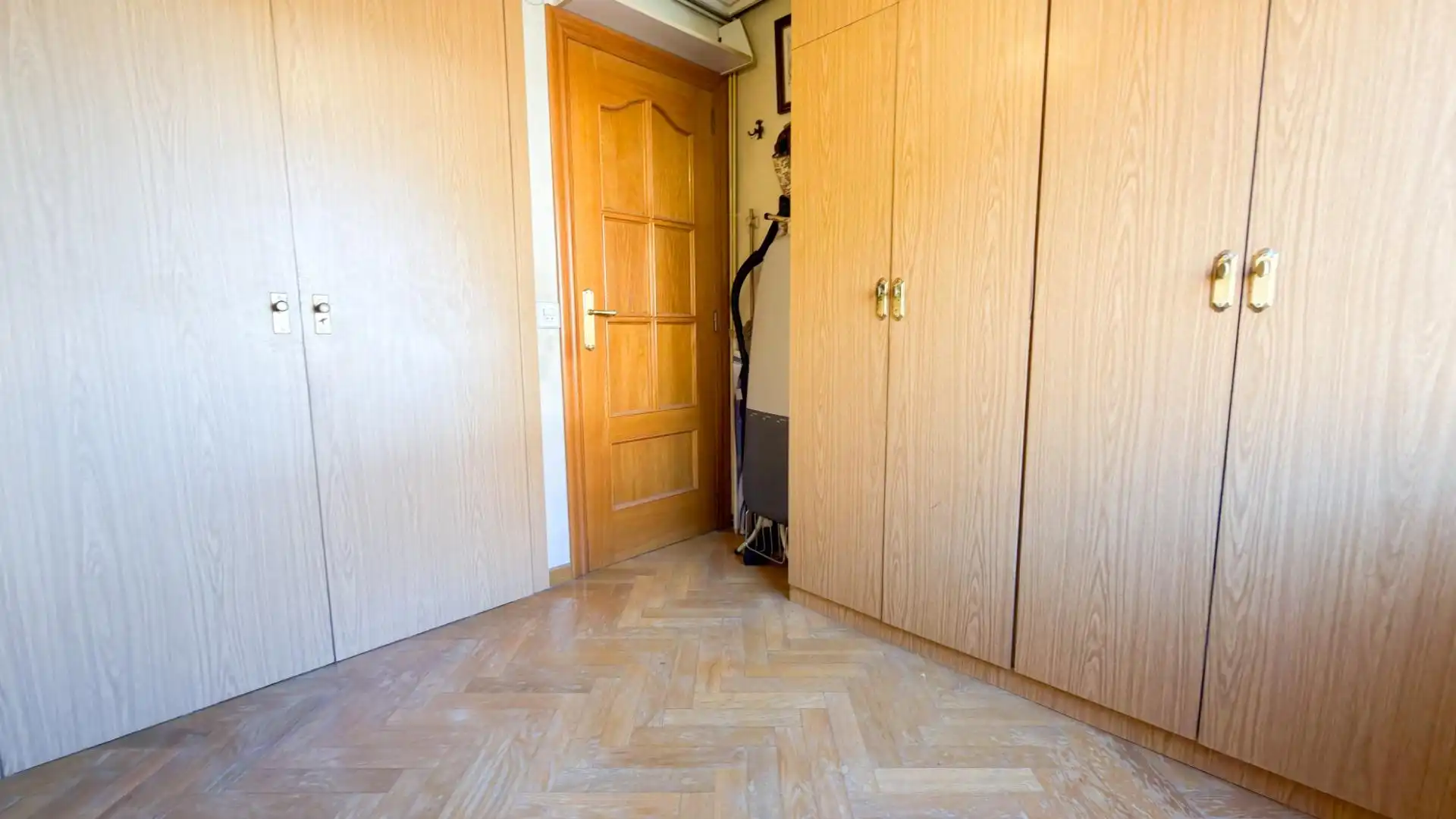 Wohnung zum Verkauf in Valencia mit Klimaanlage, Heizung und Parkett