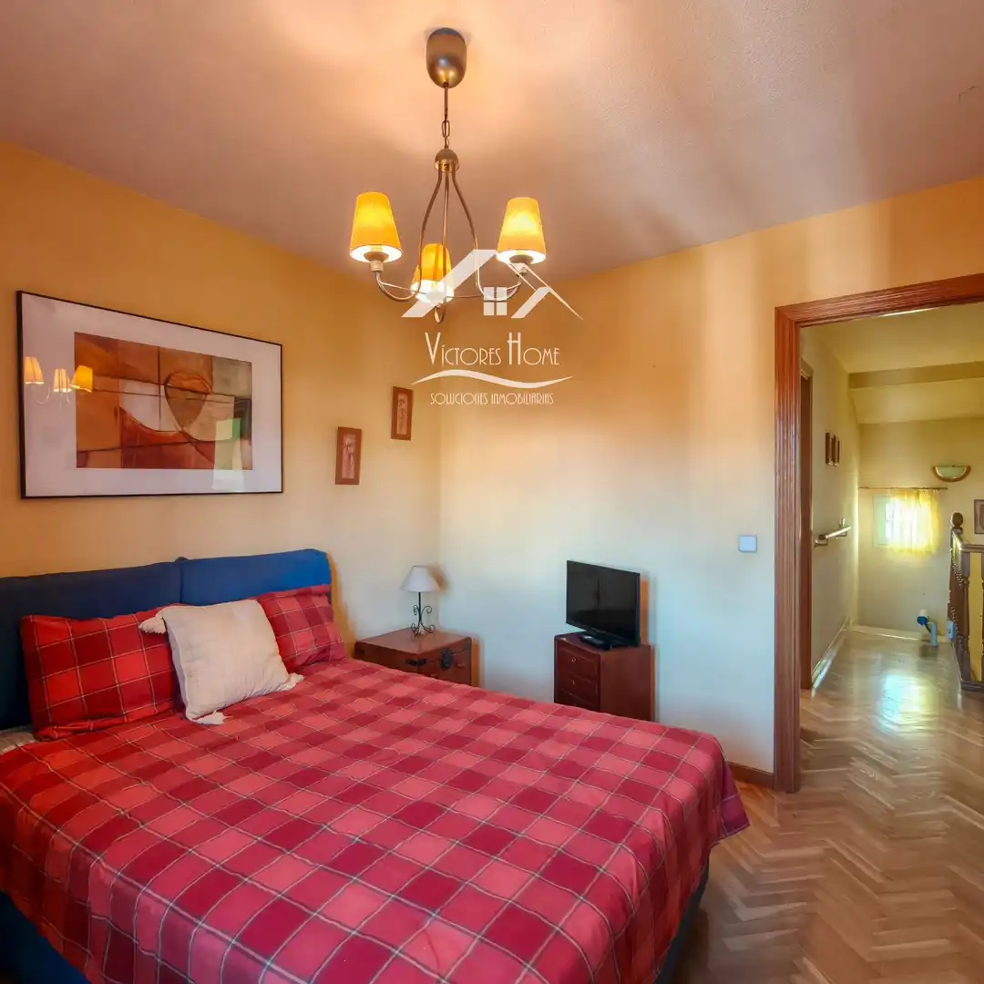 Schlafzimmer von Einfamilien-Reihenhaus zum Verkauf in San Agustín del Guadalix mit Klimaanlage, Heizung und Parkett