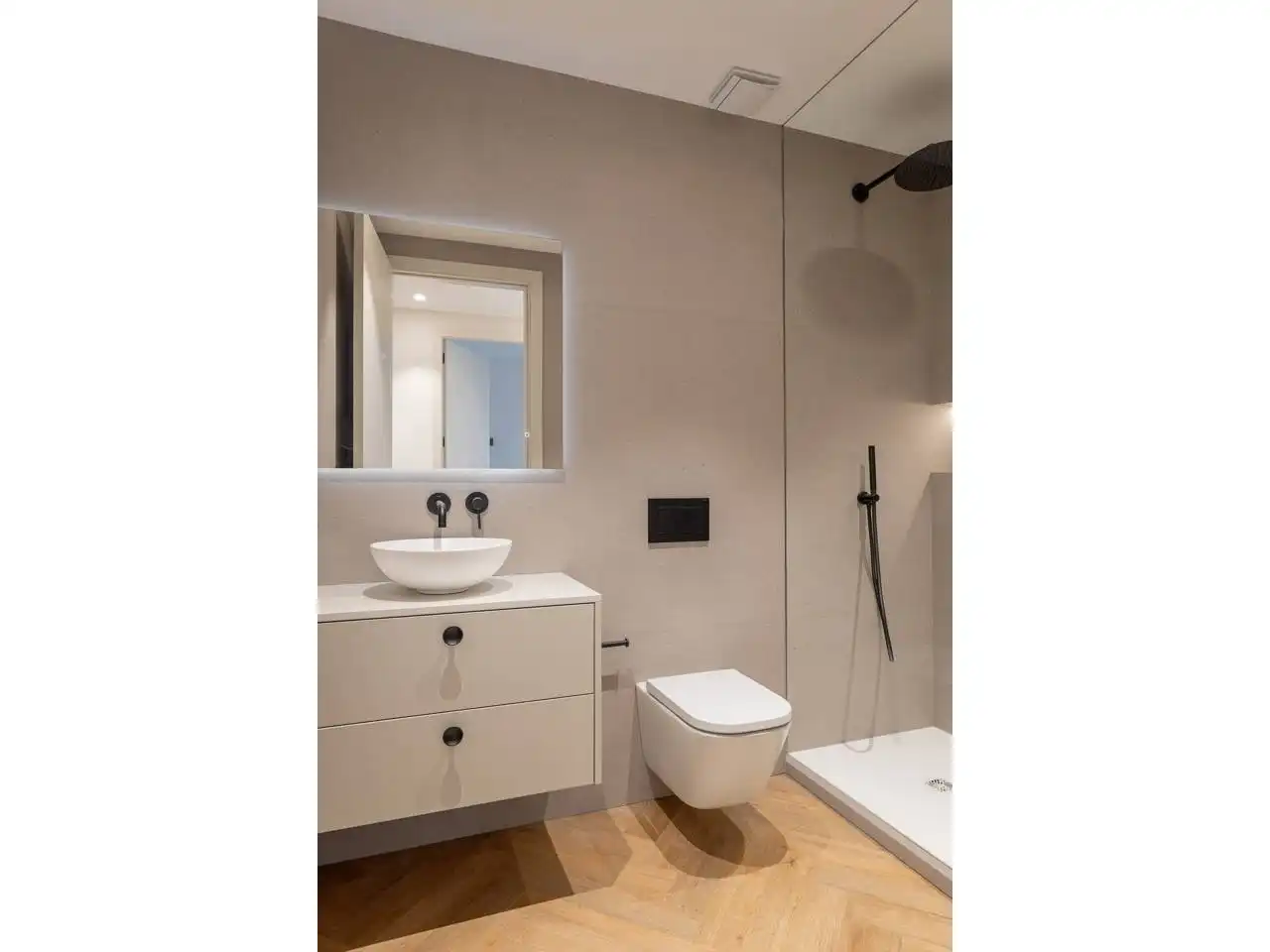 Baño de Piso en venta en Valencia con Aire acondicionado, Parquet y Alarma