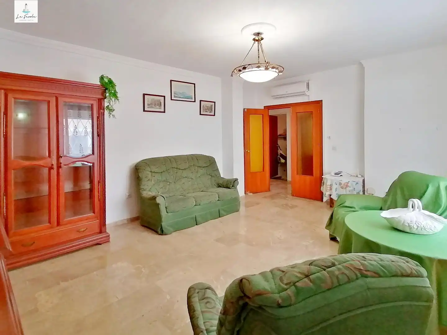 Sala d'estar de Casa adosada en venda en Cártama amb Aire condicionat i Traster