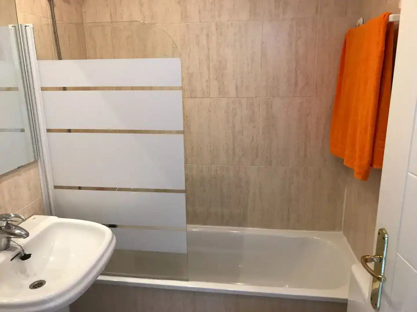 Bany de Apartament en venda en Rota amb Piscina i Balcó