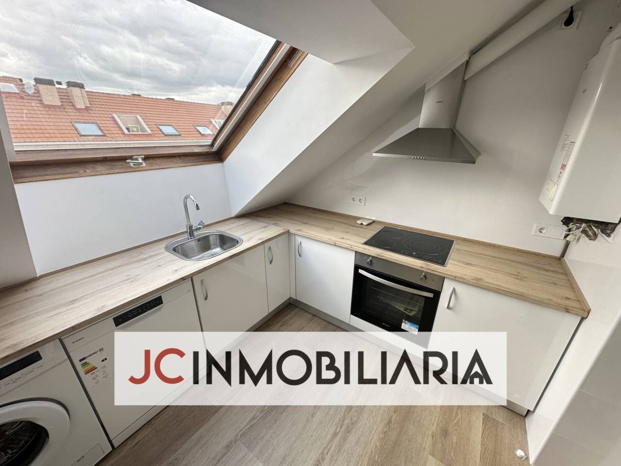 Cuina de Àtic en venda en Valladolid Capital amb Aire condicionat, Calefacció i Jardí privat