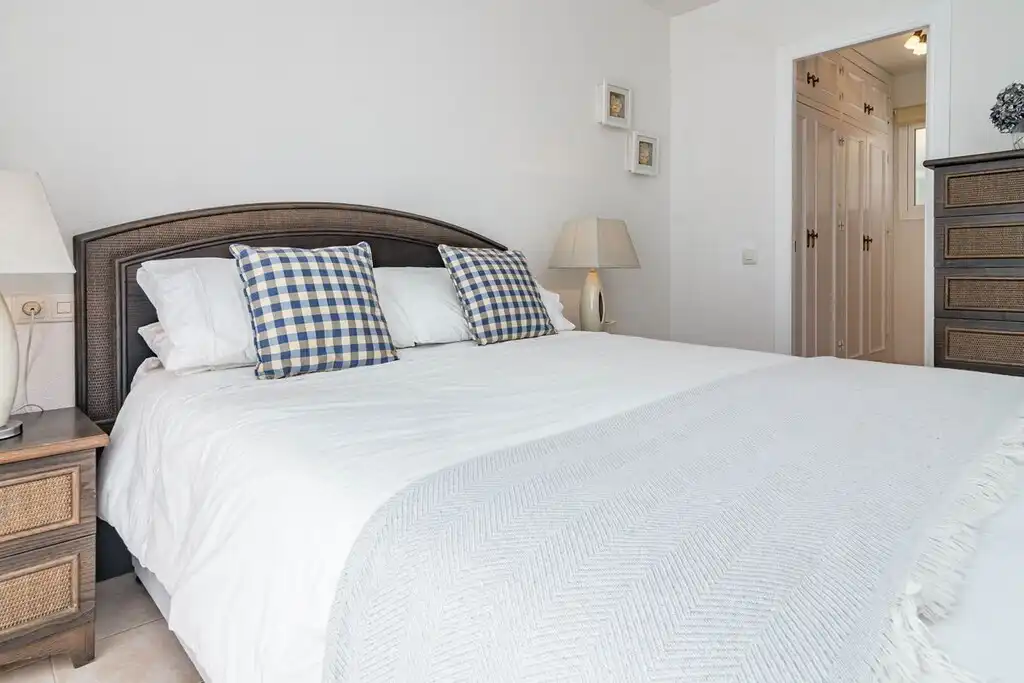 Dormitori de Casa o xalet en venda en Mijas amb Aire condicionat, Jardí privat i Terrassa