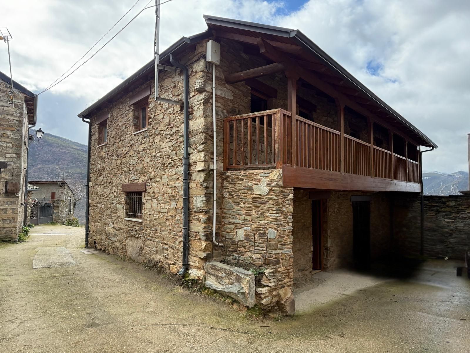 Vista exterior de Casa o xalet en venda en Ponferrada