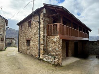 Exterior view of House or chalet for sale in Ponferrada