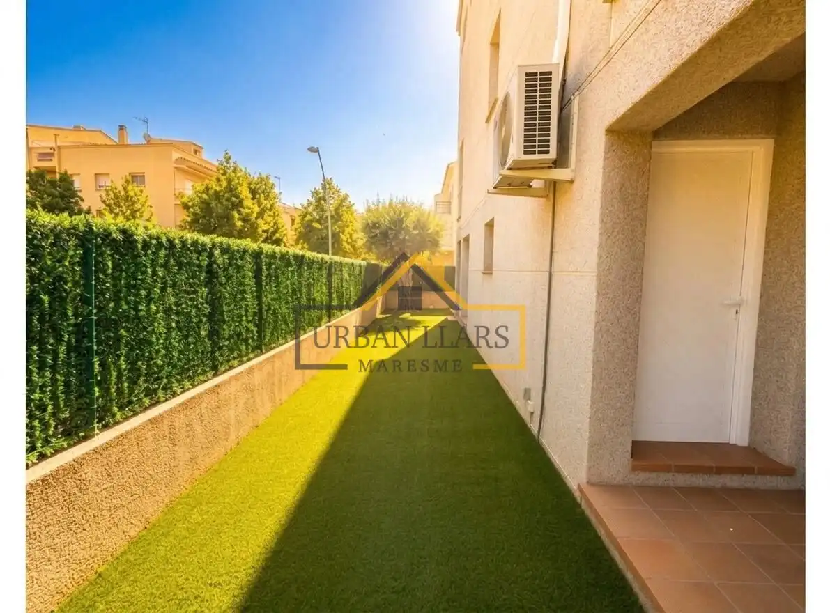 Vista exterior de Casa adosada en venta en La Roca del Vallès con Aire acondicionado, Calefacción y Terraza
