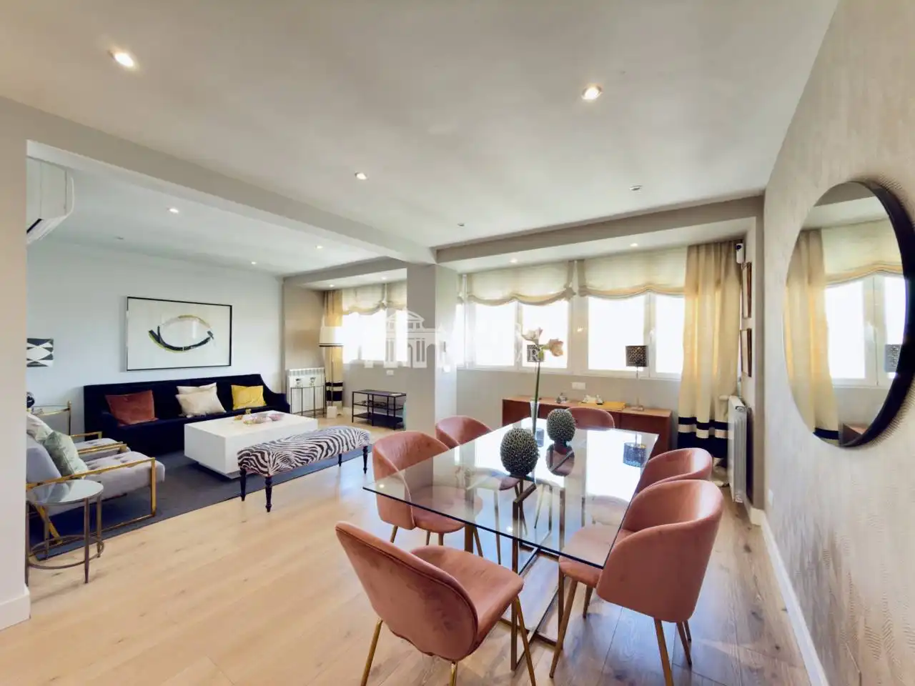 Flat with lift for sale in Calle Cea Bermúdez